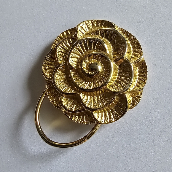 Vintage flower scarf clip gold tone metal camelia floral - Picture 2 of 6